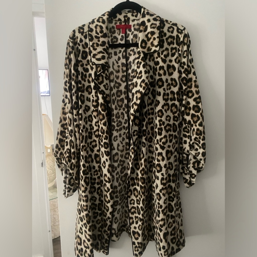 Jennifer López Leopard Print Mid Sleeve Jacket